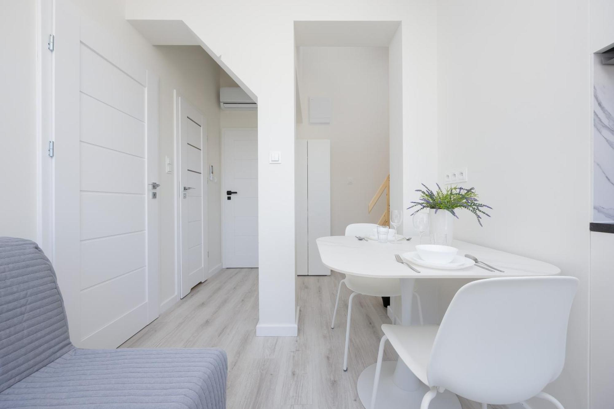 Bright With Air Conditioning Near The Copernicus Science Center In By Renters Warsaw