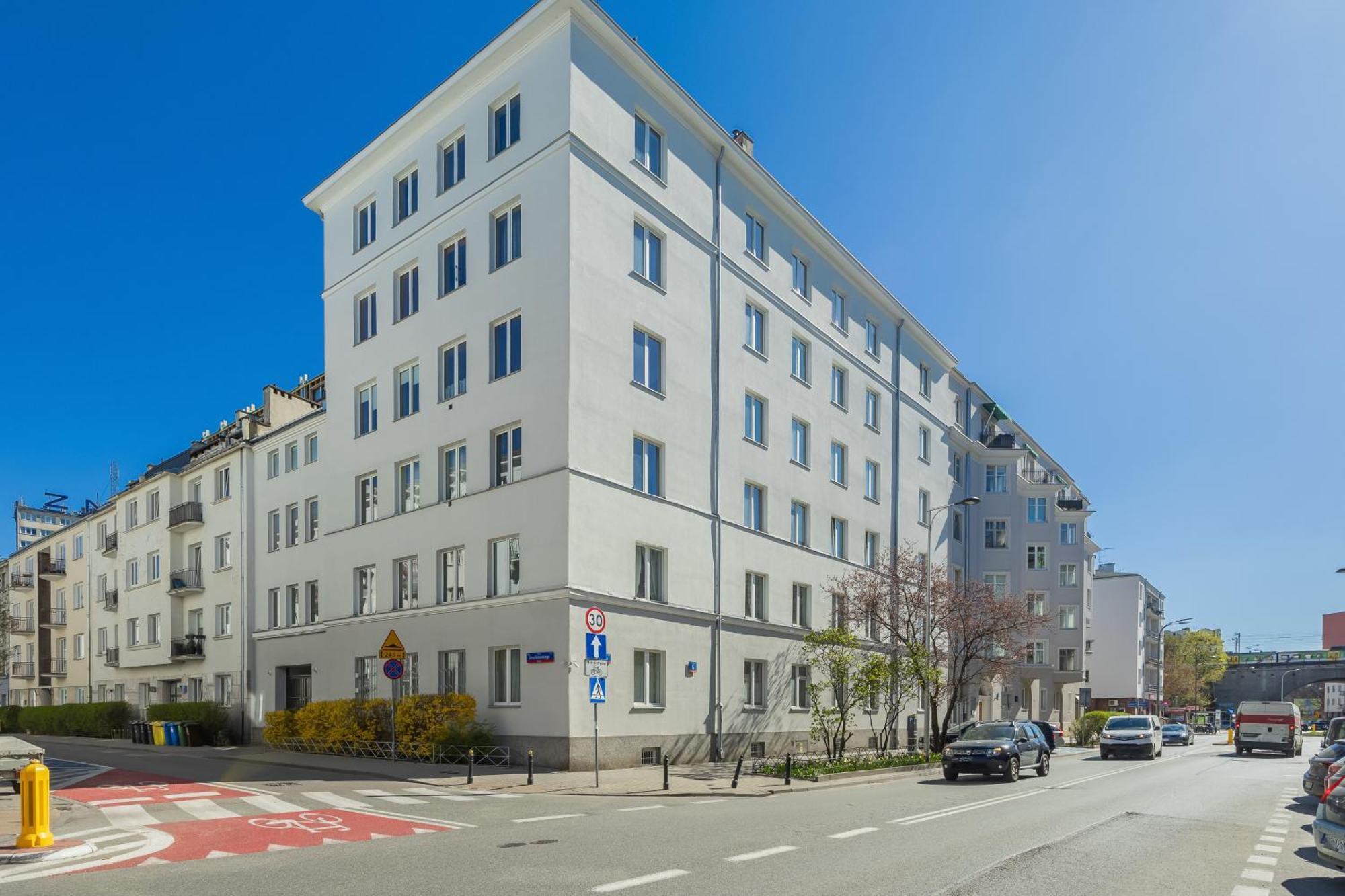 Apartment Bright With Air Conditioning Near The Copernicus Science Center In By Renters