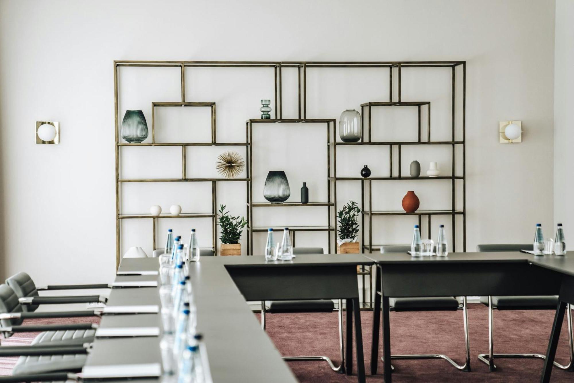 Khách sạn Sheraton Grand