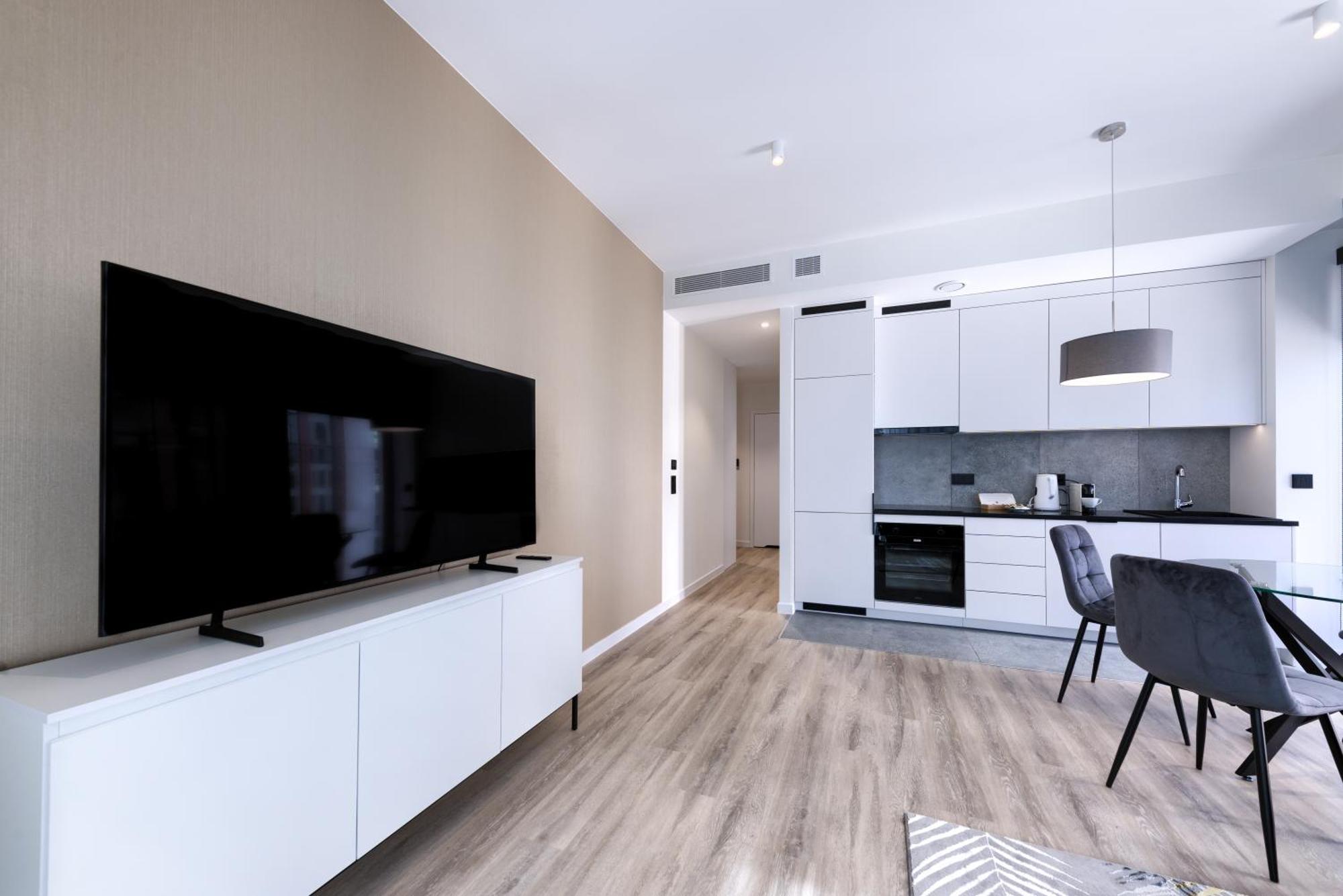 Towarowa Towers Apartment