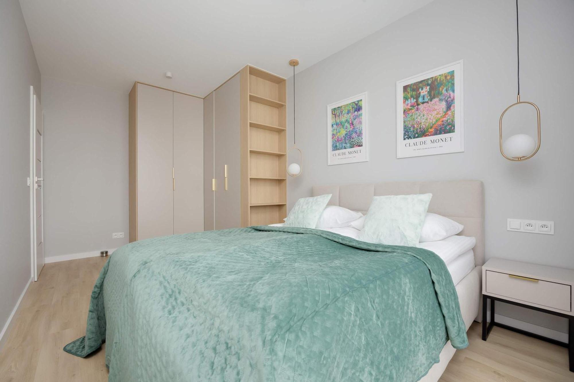 Spacious With Parking On Grochow By Renters *