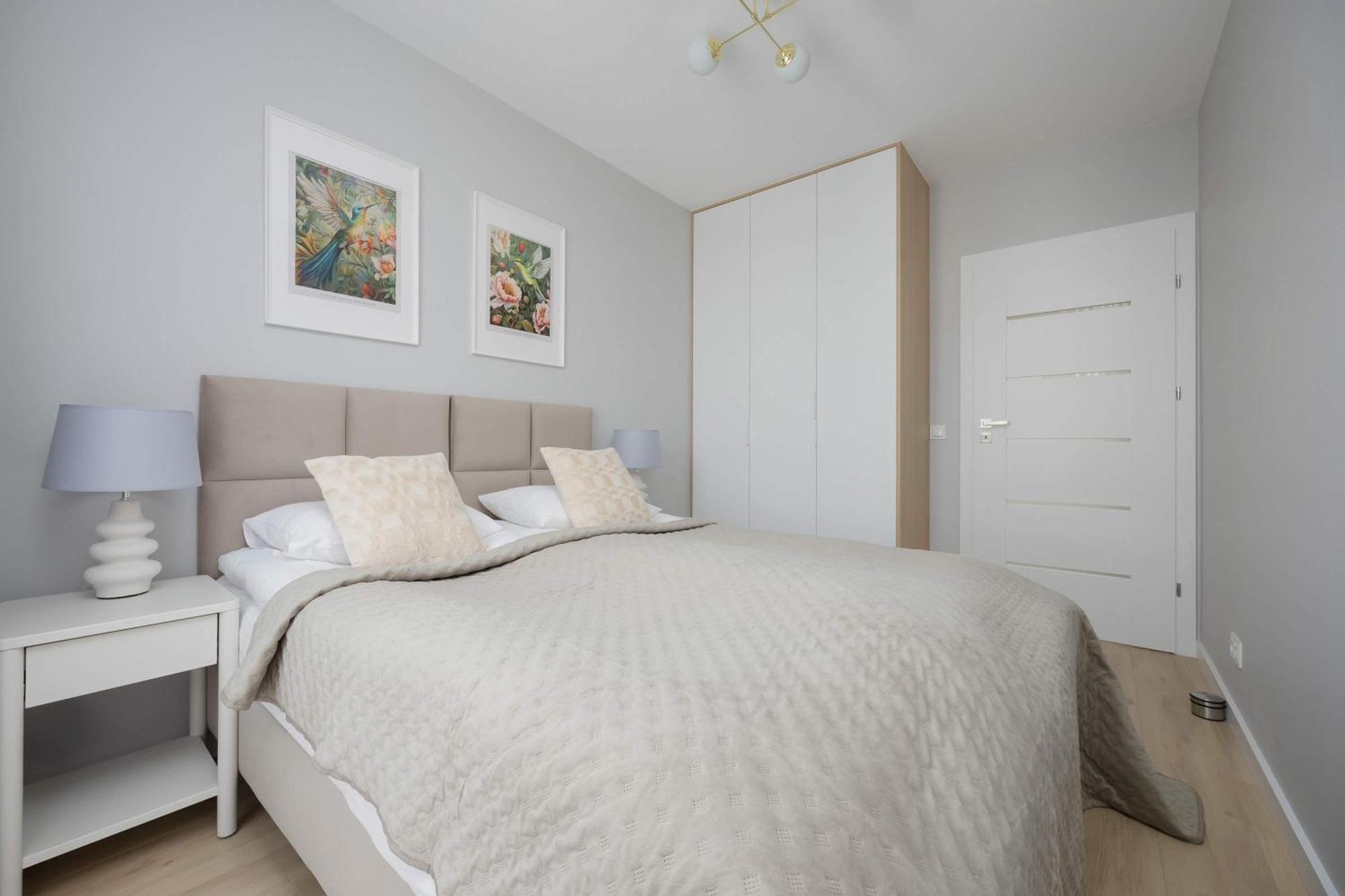 Spacious With Parking On Grochow By Renters Warszawa