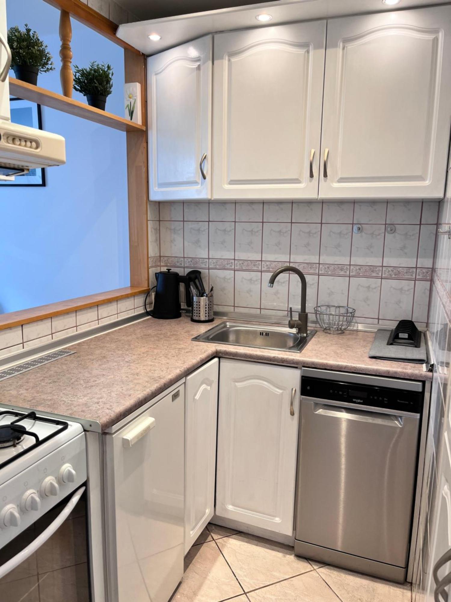 Ohmyhome-grzybowska Apartment