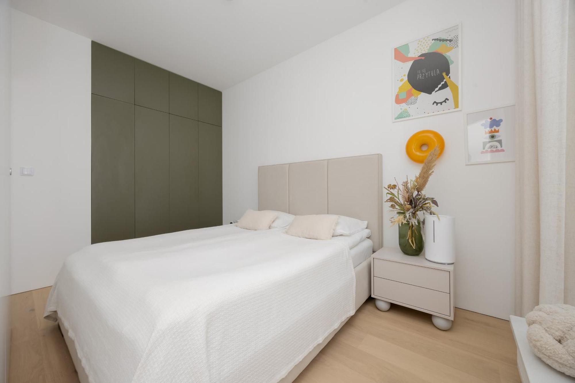 Stylish Grzybowska By Renters Apartment