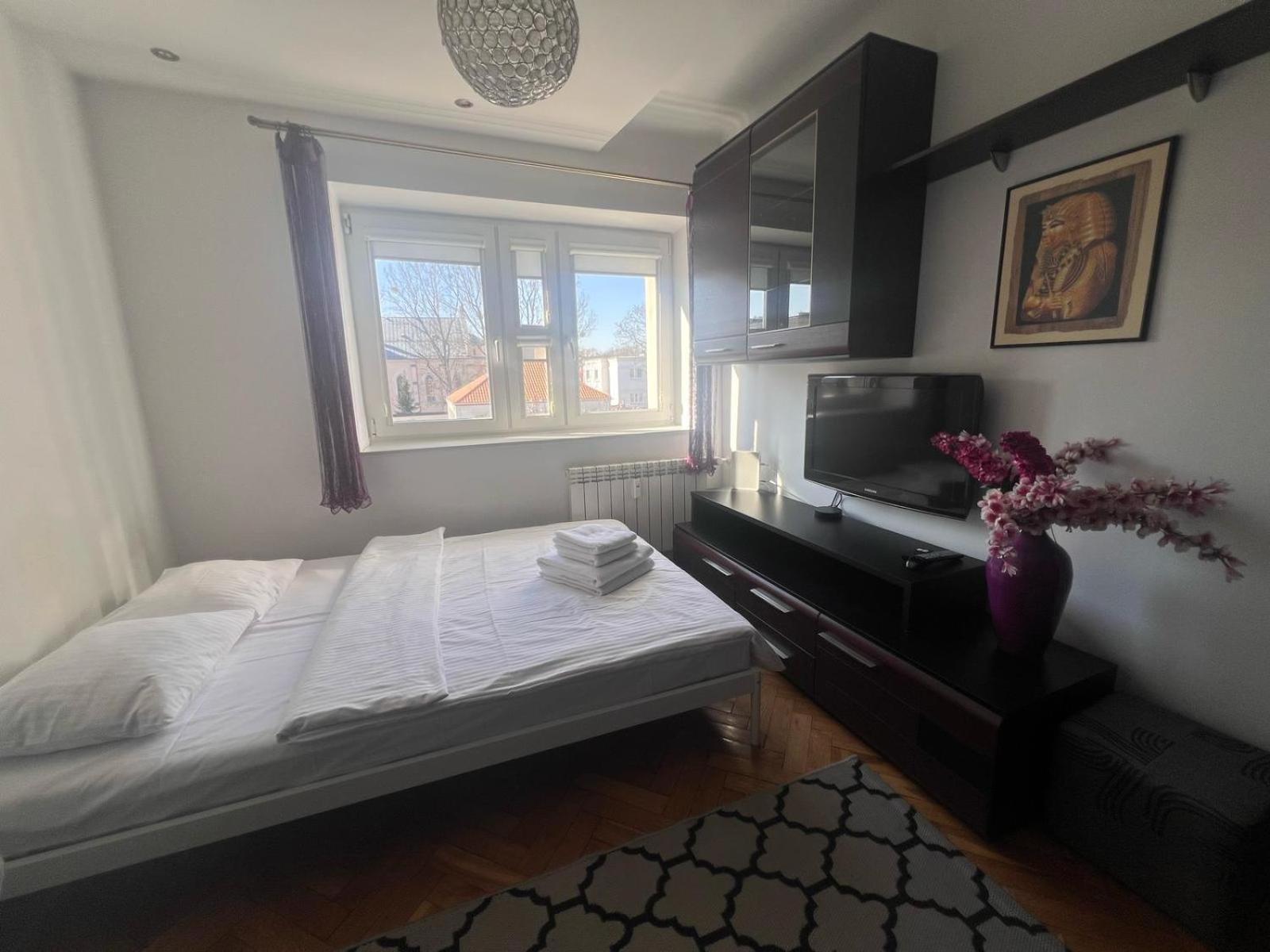 Plac Bankowy Apartment, Metro Apartment