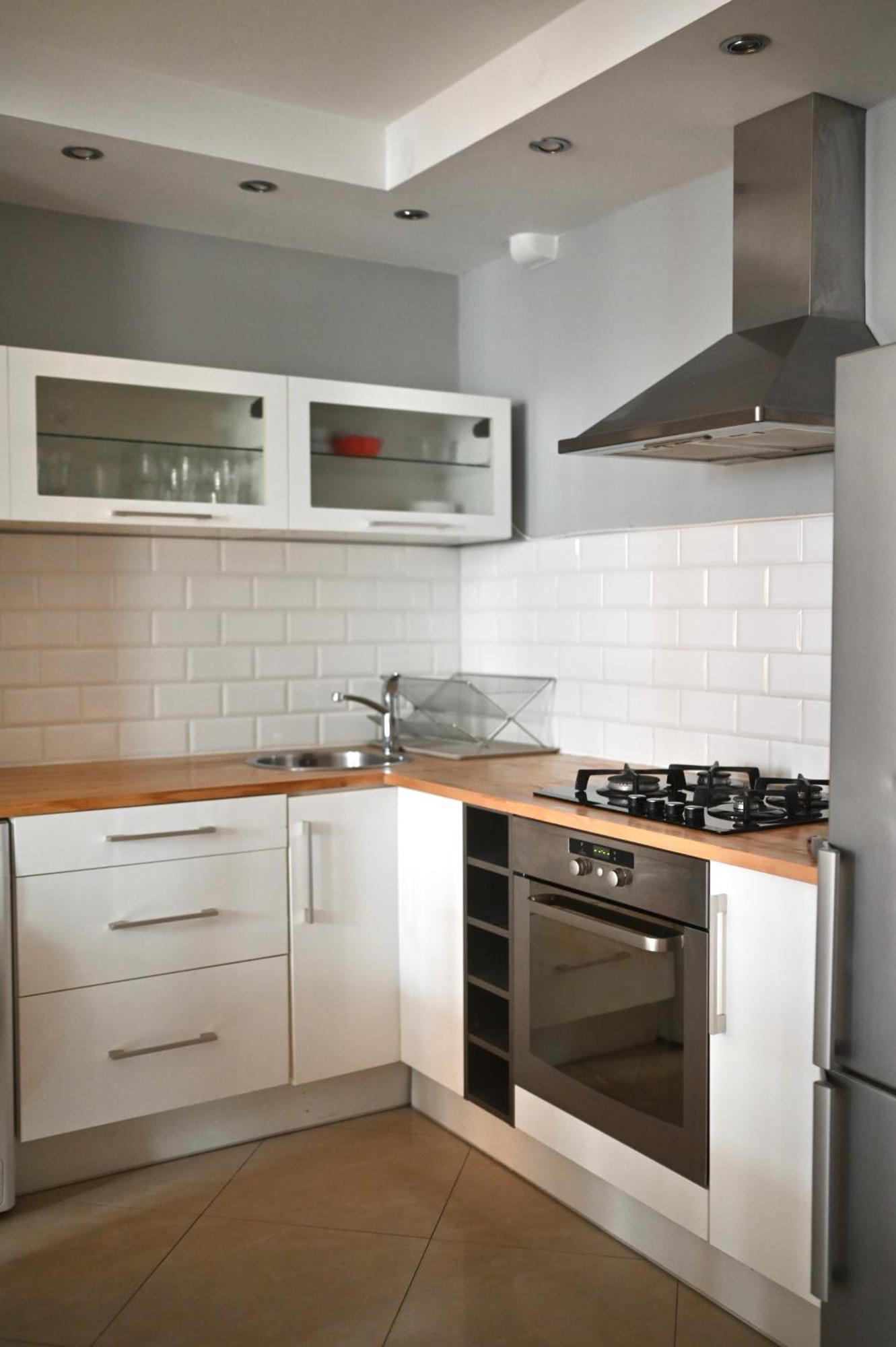 Pry Metro Swietokrzyska Apartment