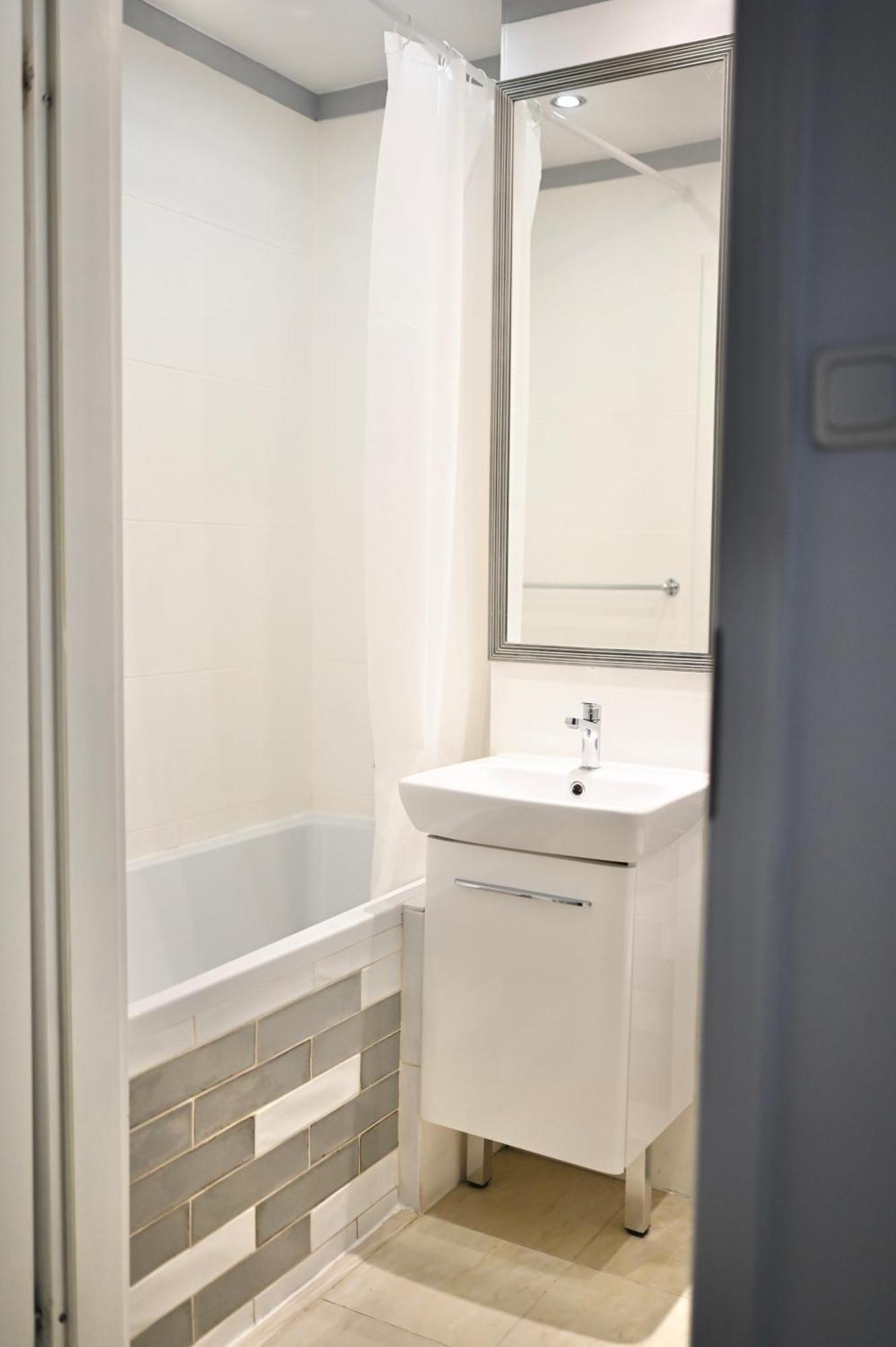 Pry Metro Swietokrzyska Apartment