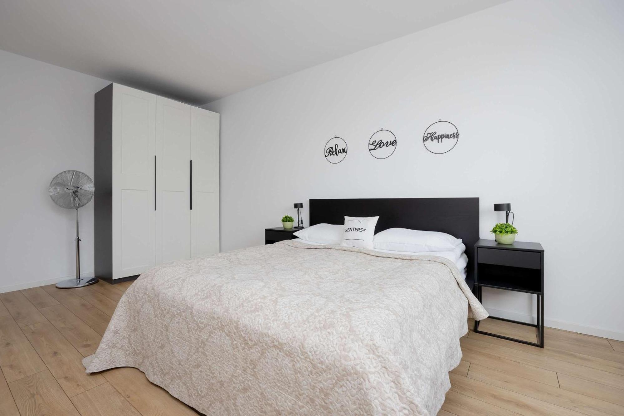 Apartment Modern And Bright With Parking Perfect For Remote Working By Renters