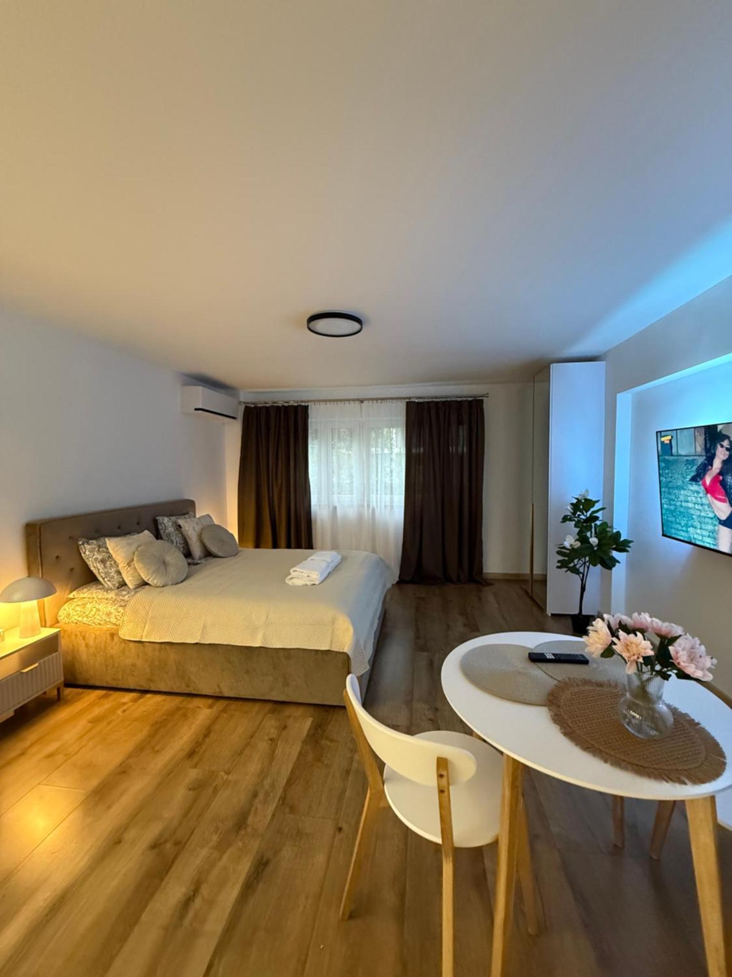 Deluxury Chmielna Apartment