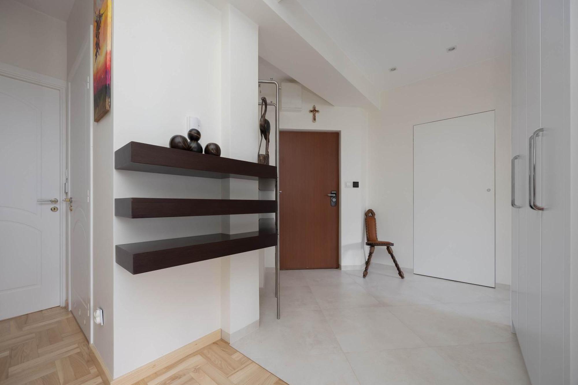 Căn hộ Spacious With 4 Bedrooms And Parking In Warsaw's Ochota By Nolegi Renters Warsaw
