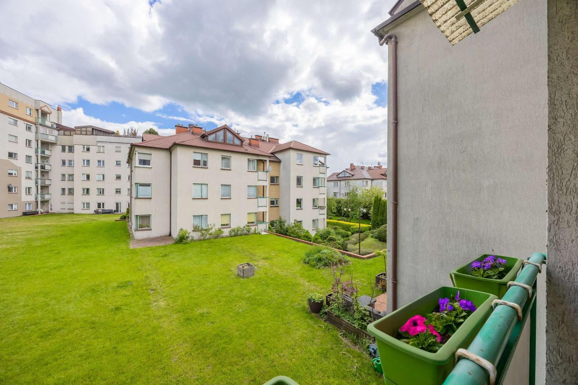Căn hộ Spacious With 4 Bedrooms And Parking In Warsaw's Ochota By Nolegi Renters