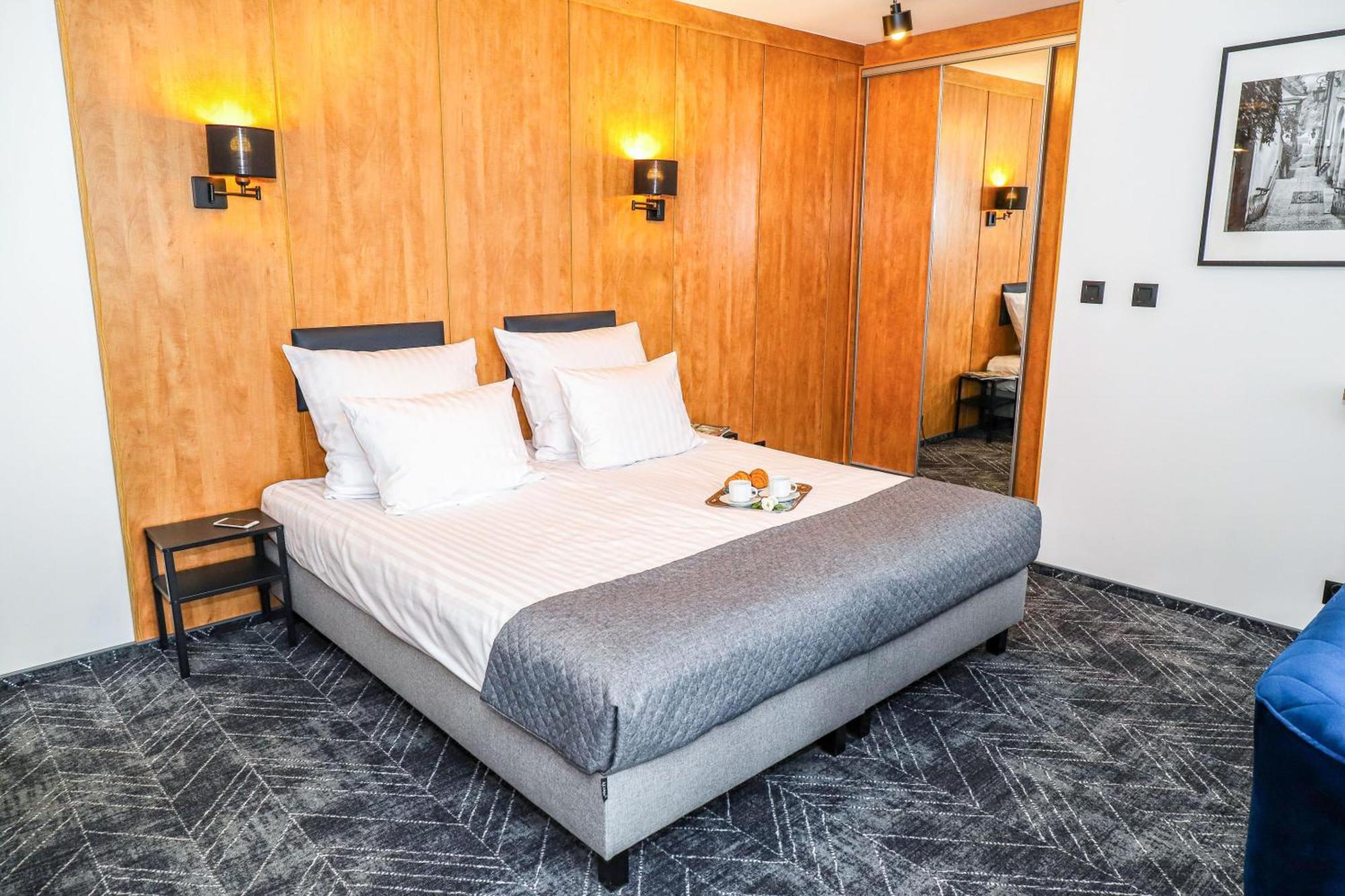 - Aparthotel Warsaw