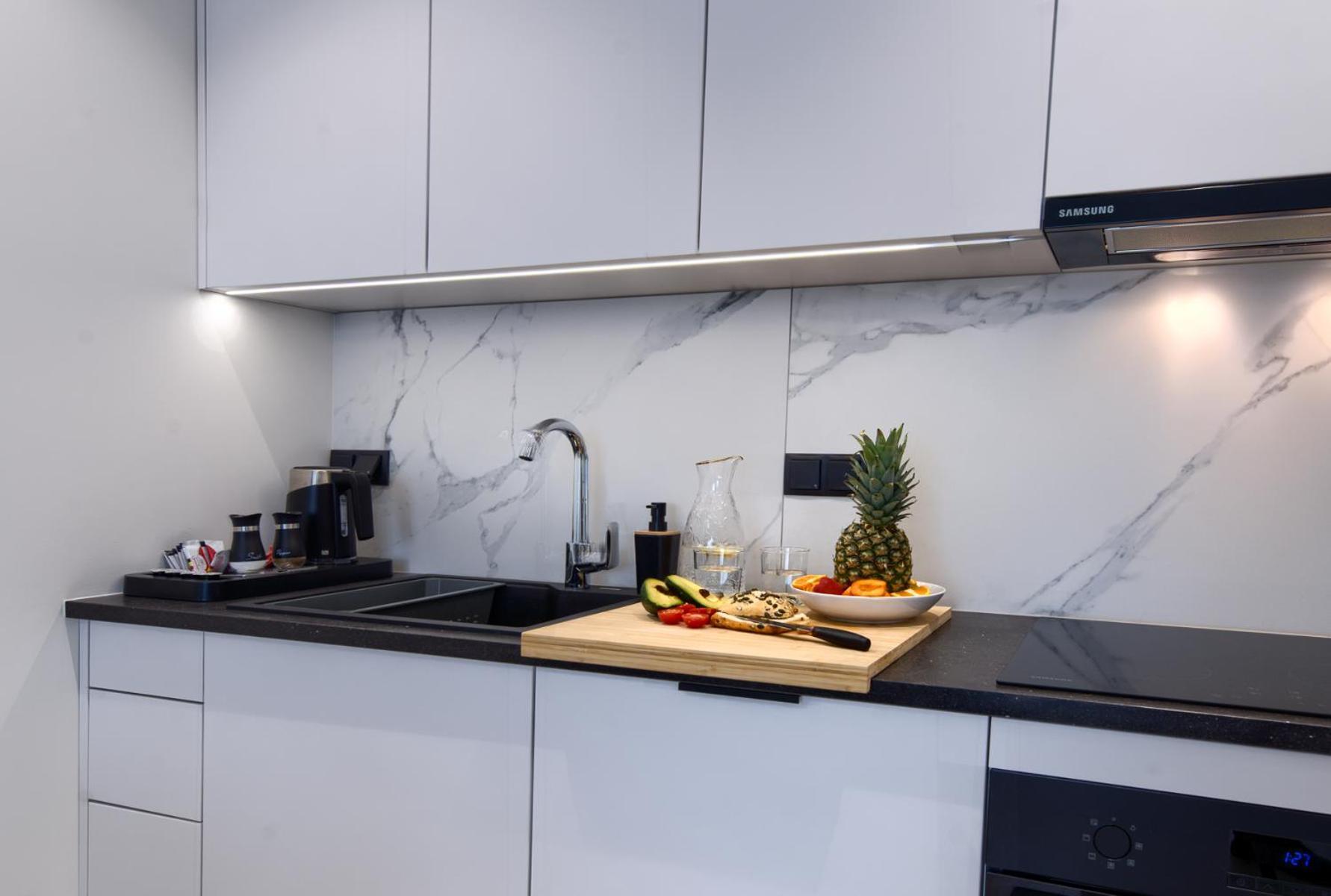 Towarowa Towers Apartment *