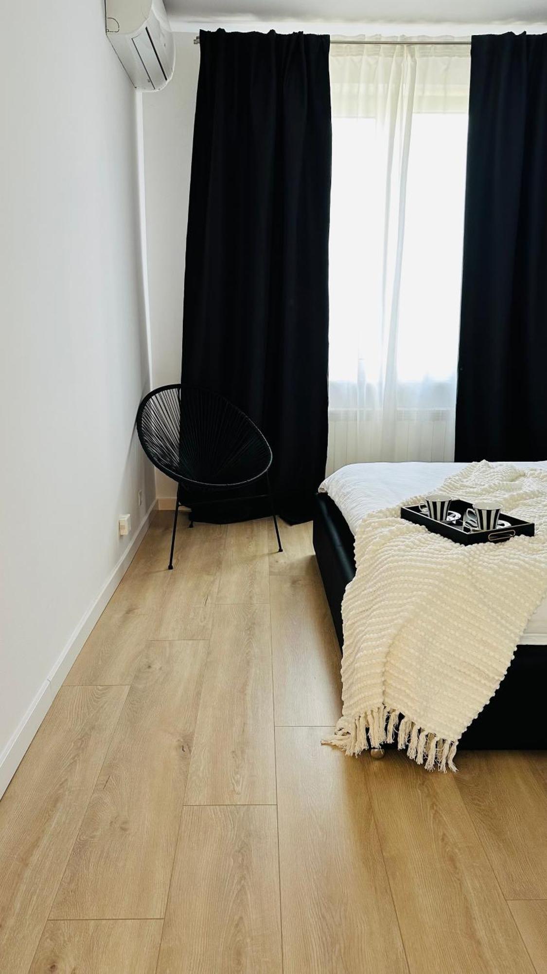 Plac Zbawiciela Apartment *