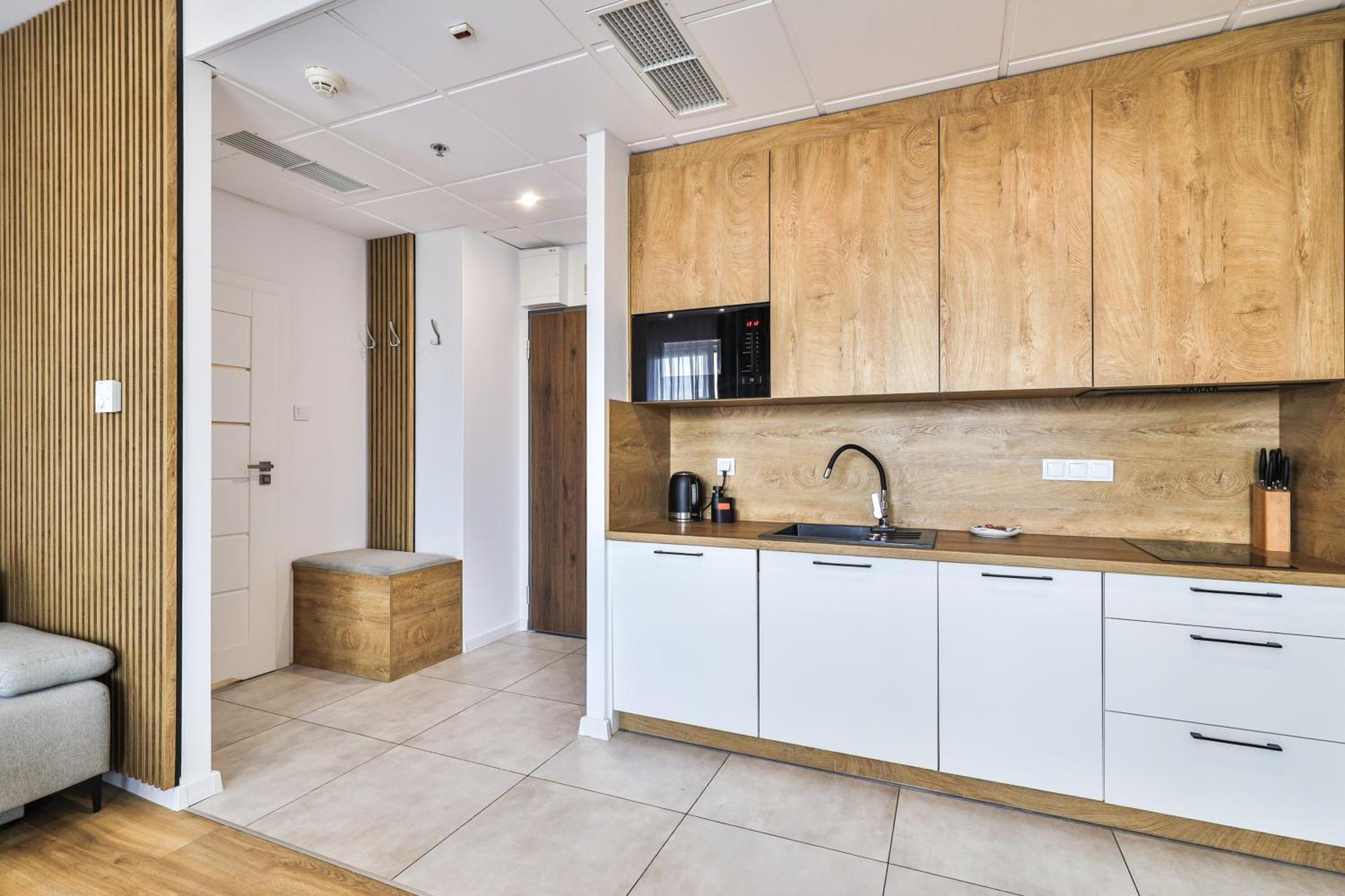 Wola Tower Deluxe Separate Bedroom With Free Garage - By Perfect Warsaw