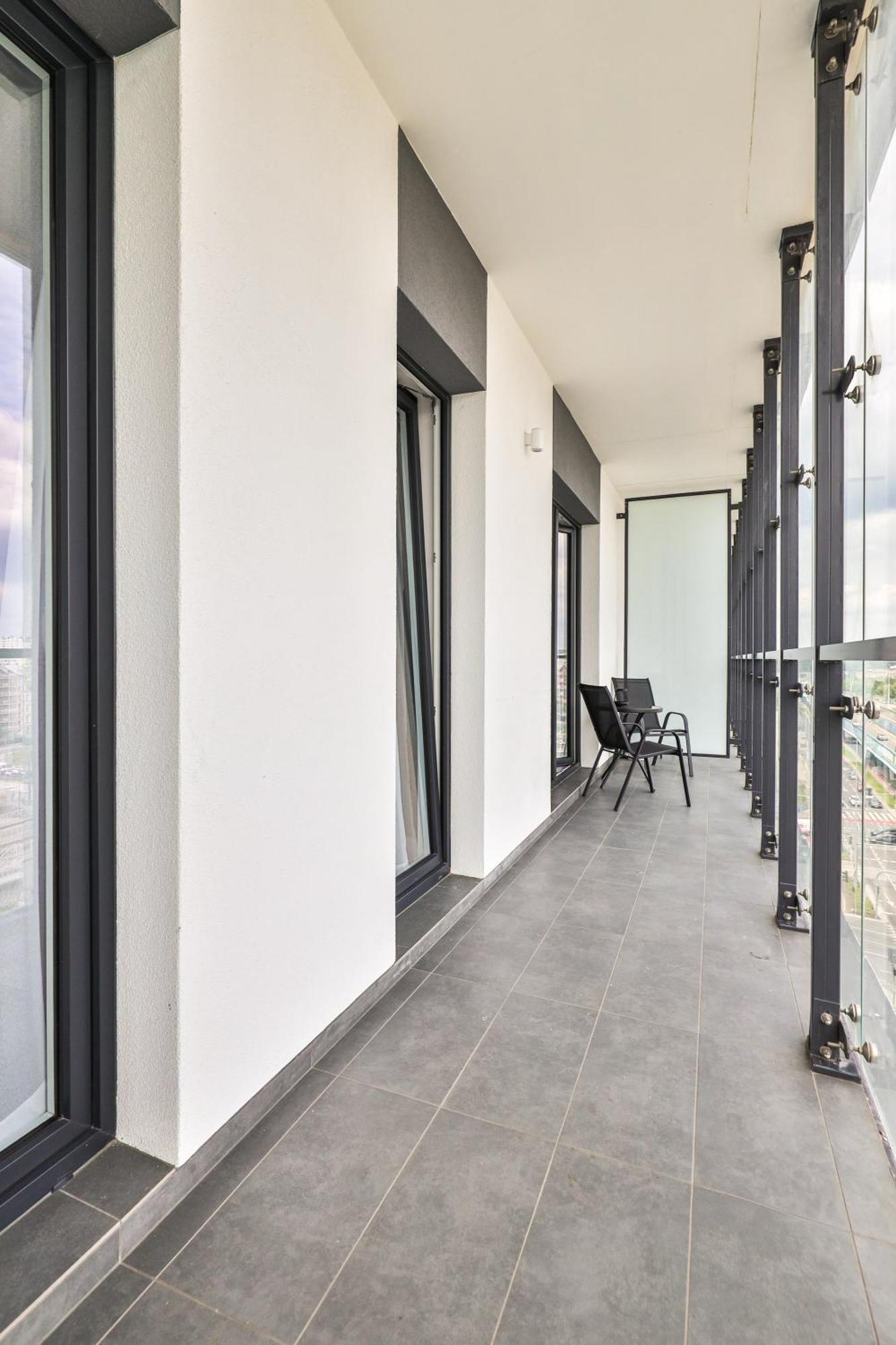 Wola Tower Deluxe Separate Bedroom With Free Garage - By Perfect Apartment Warsaw