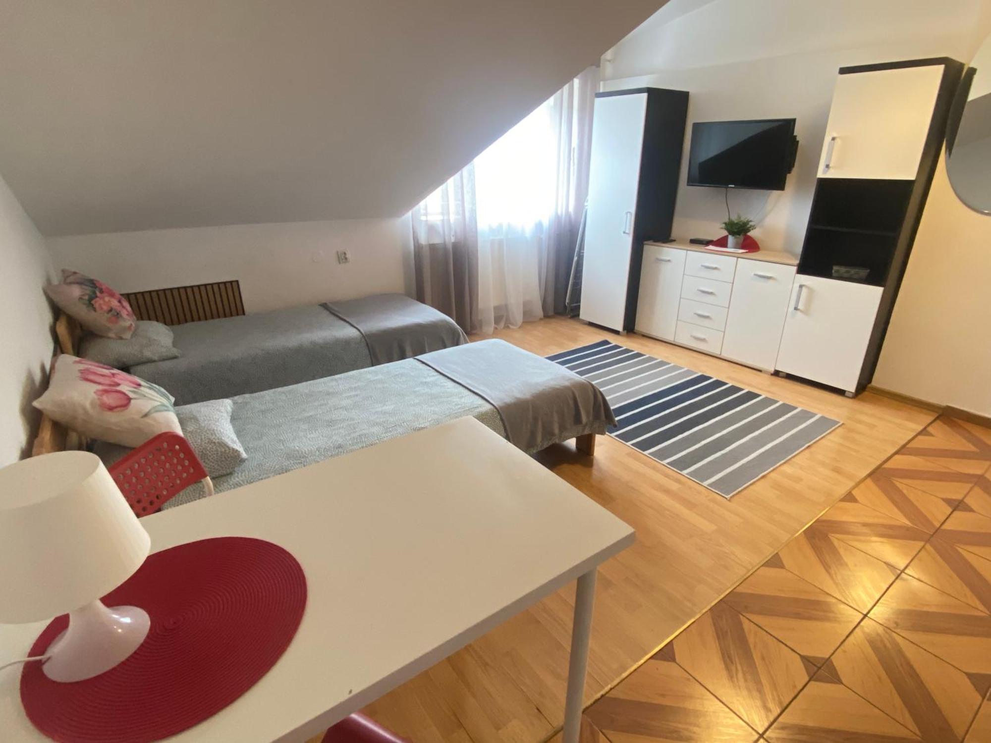 Homestay Kornlex Goscinne Z Aneksem Kuchennym Warsaw