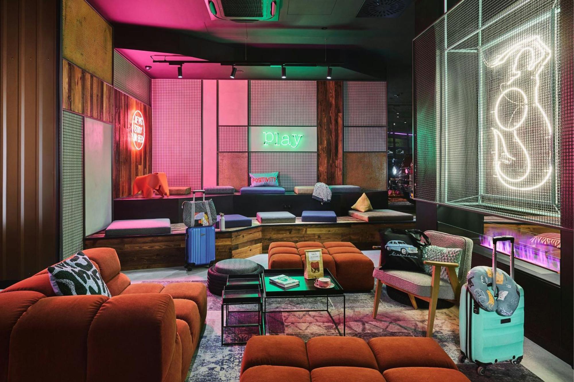 Moxy Hotel 3*