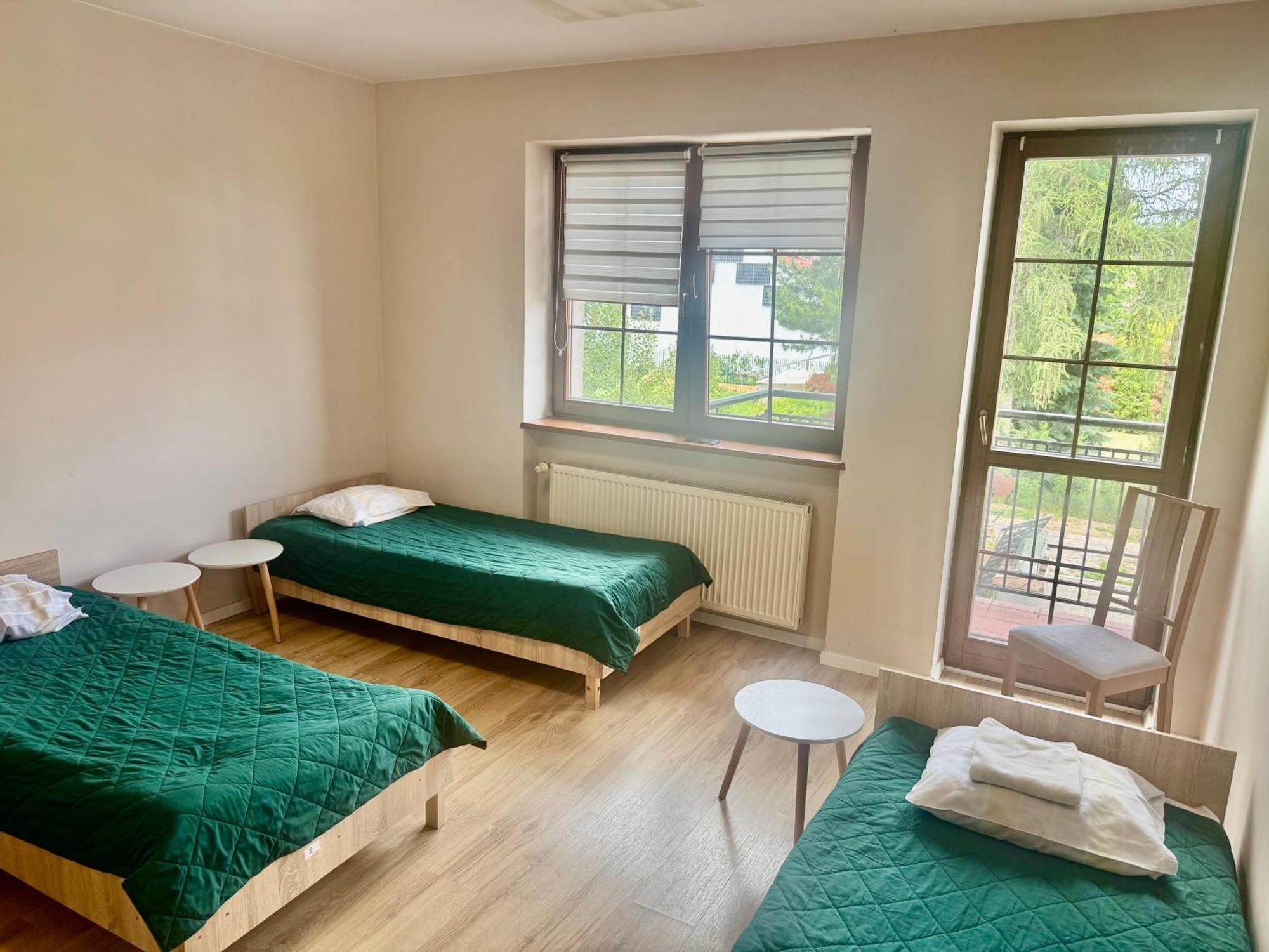 Krasnowolska Airport - Self Check-in Hostel *