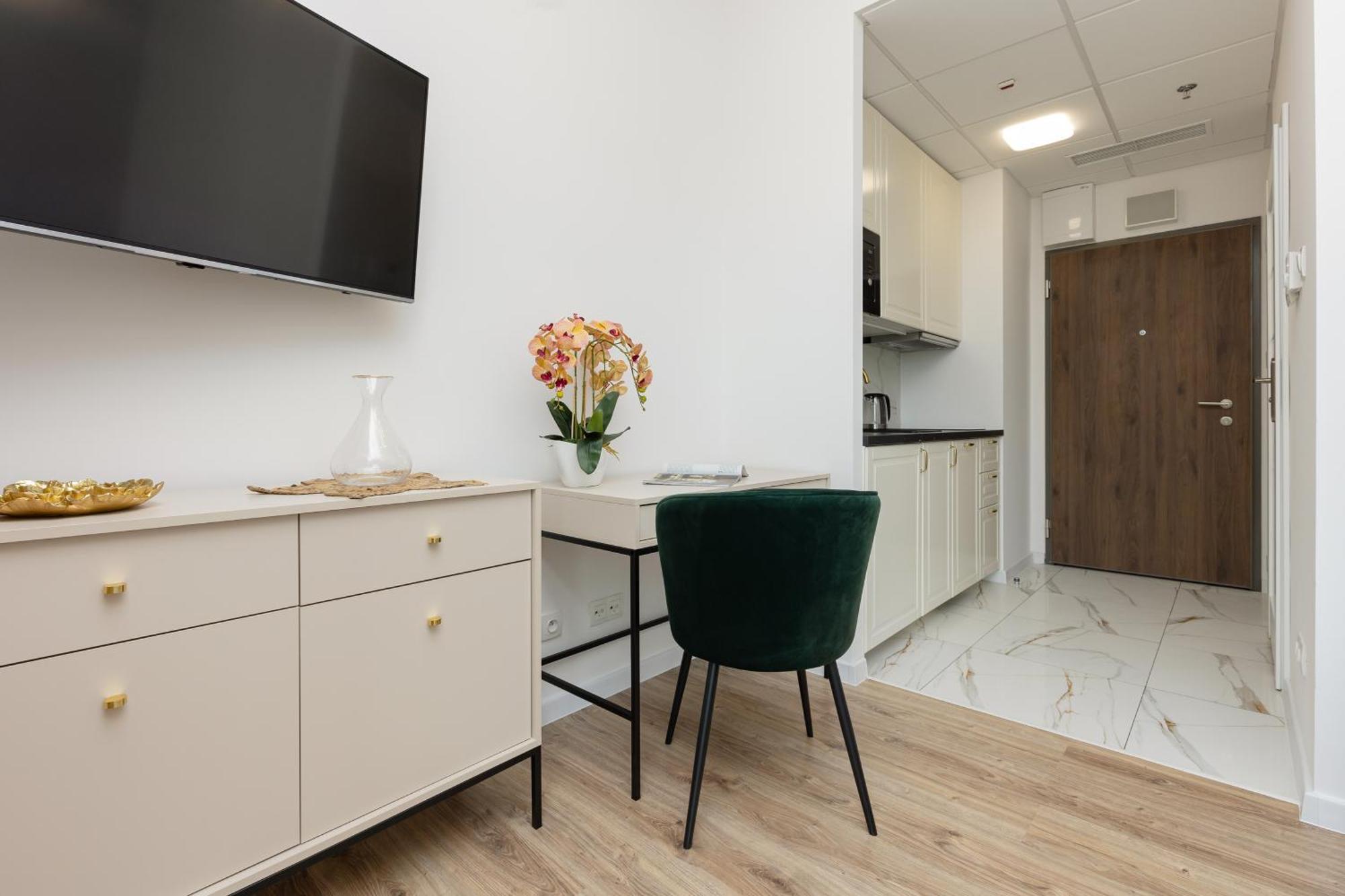 Business Kasprzaka With Parking By Renters *