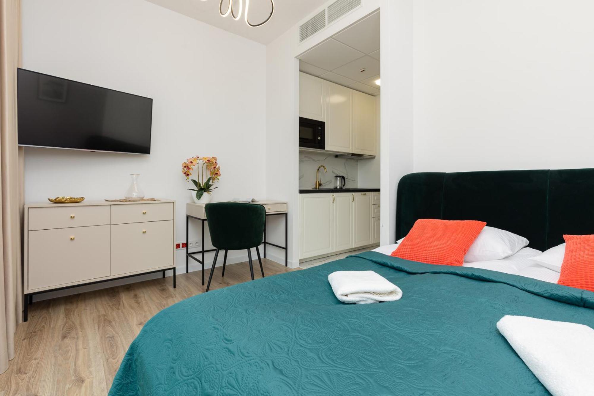 Business Kasprzaka With Parking By Renters *