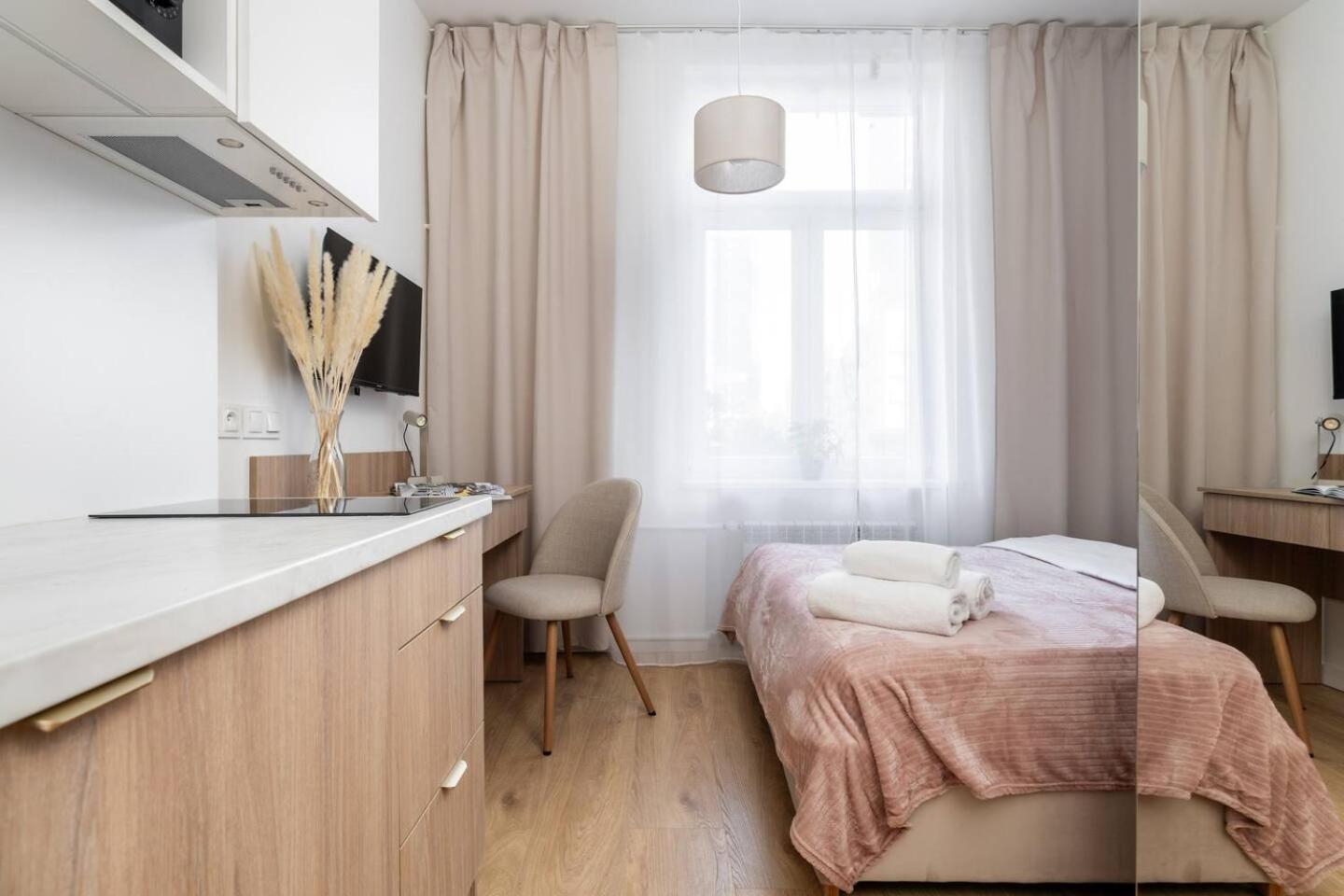 Stylish Studio Apartments In City Center Sienna Apartament *