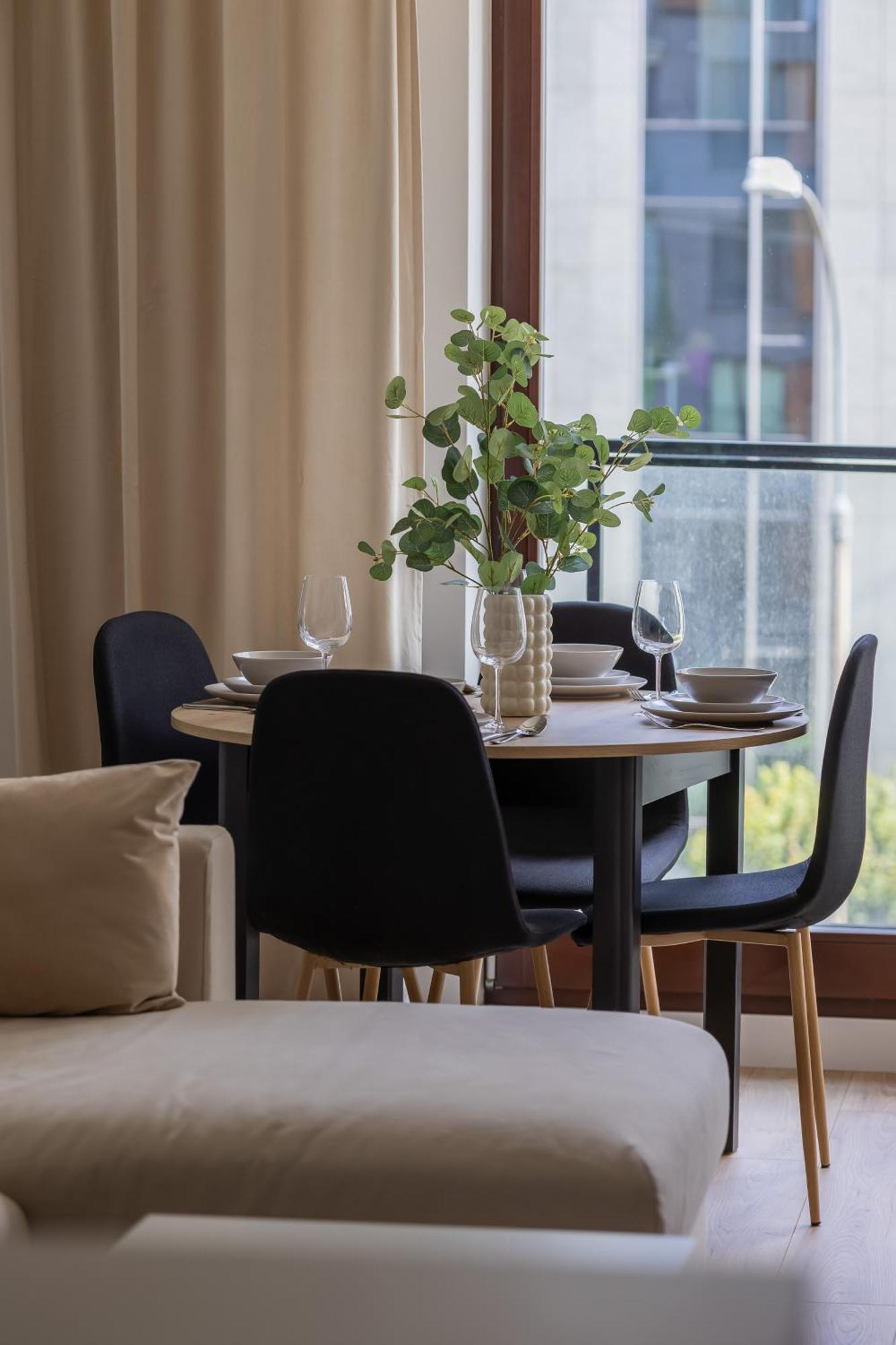 Căn hộ Siedmiogrodzka With Balcony & Parking Wola By Renters *