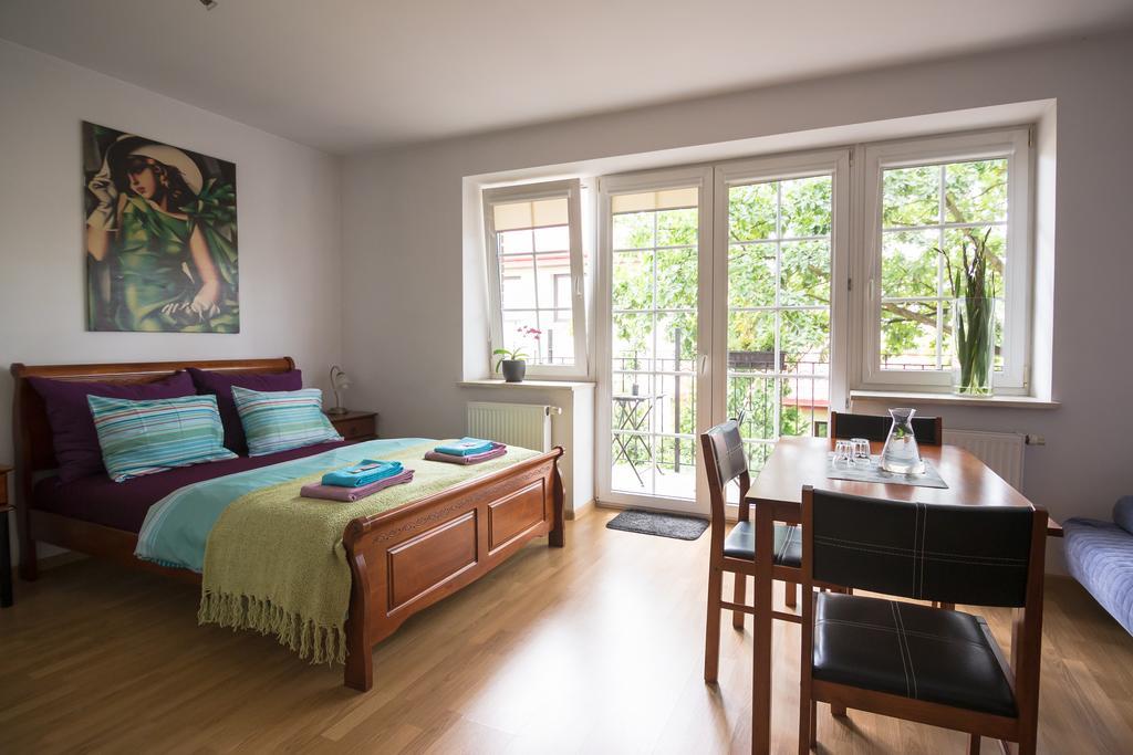 Bed & Breakfast Jeziorki 71 *