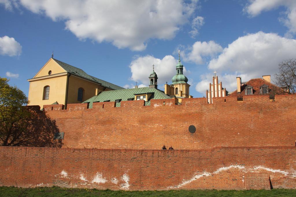 Nowy Rynek Old Town Warsaw