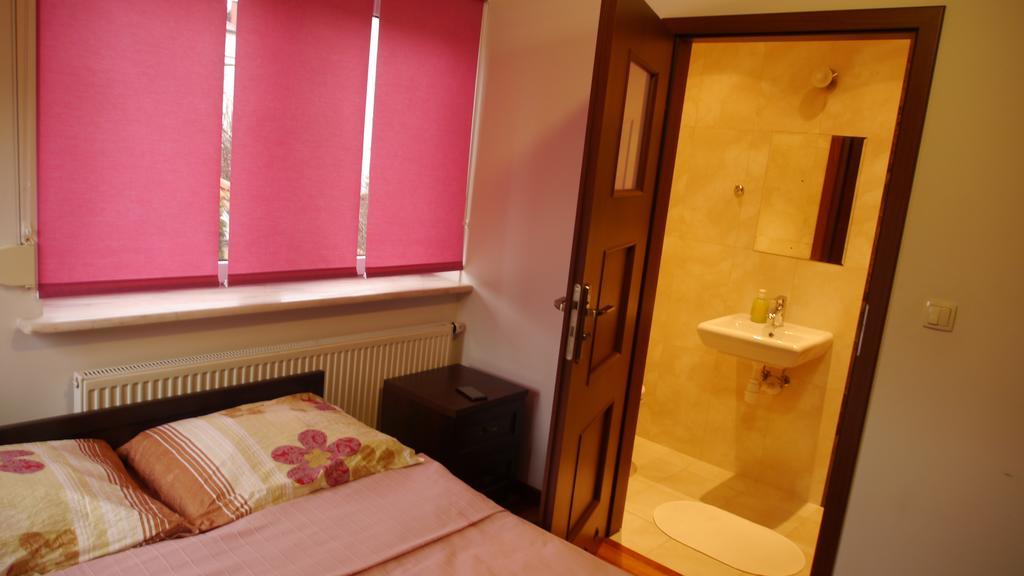 Leonik Hostel