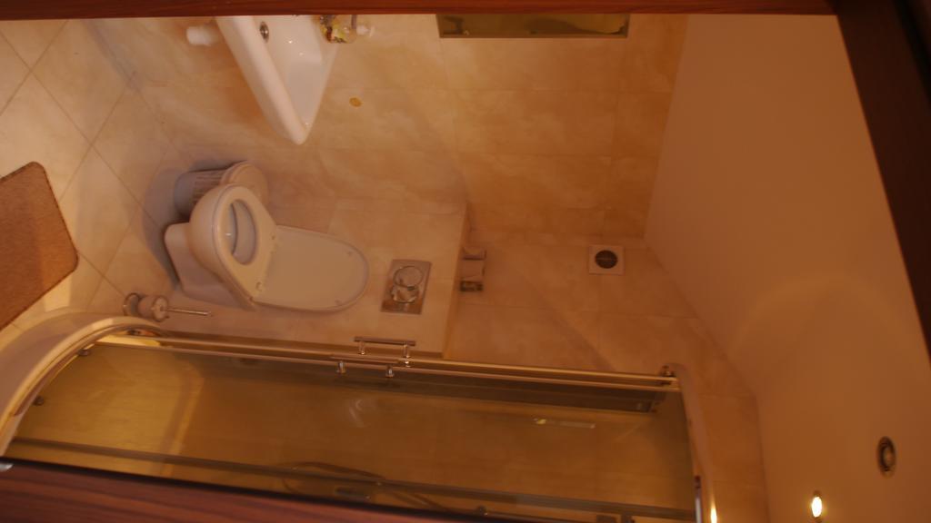 Hostel Leonik