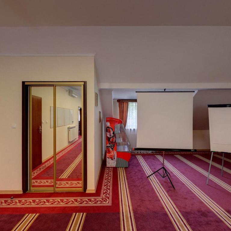 Hotel Twins Ii