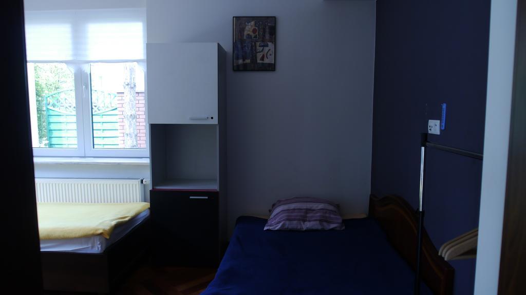 Leonik Hostel *