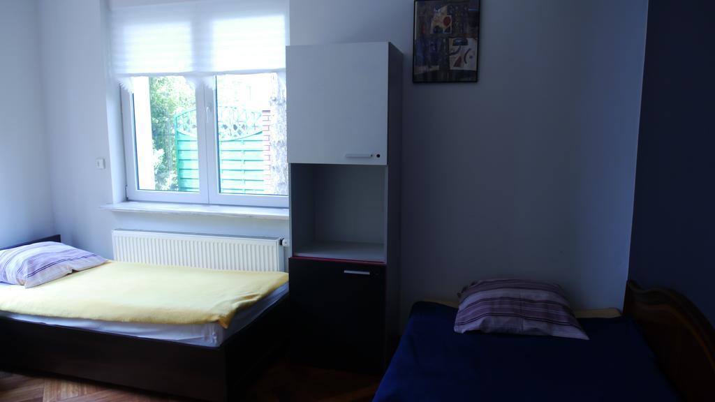 Leonik Hostel *