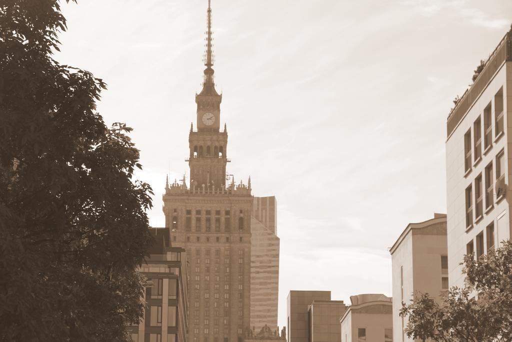 Oomph Nowy Swiat * Warsaw