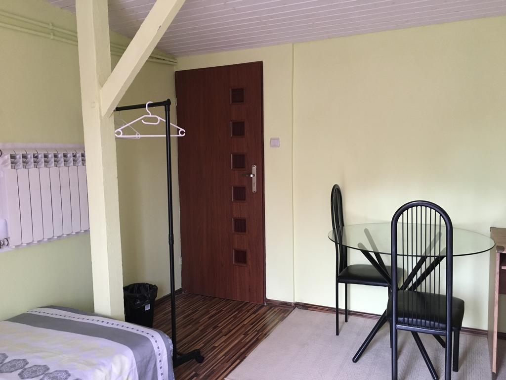 Pokoje Goscinne Bialy Domek Homestay Warsaw