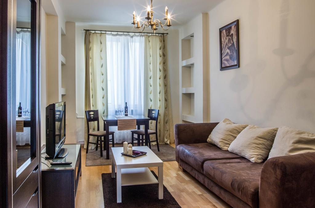 Central Rotunda Apartment Warsaw