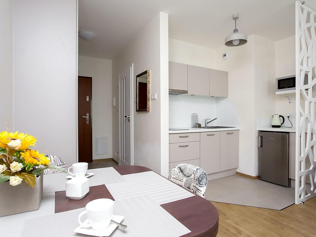 Manhattan Place Apartment