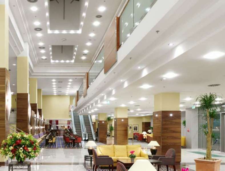 Courtyard By Marriott Airport
