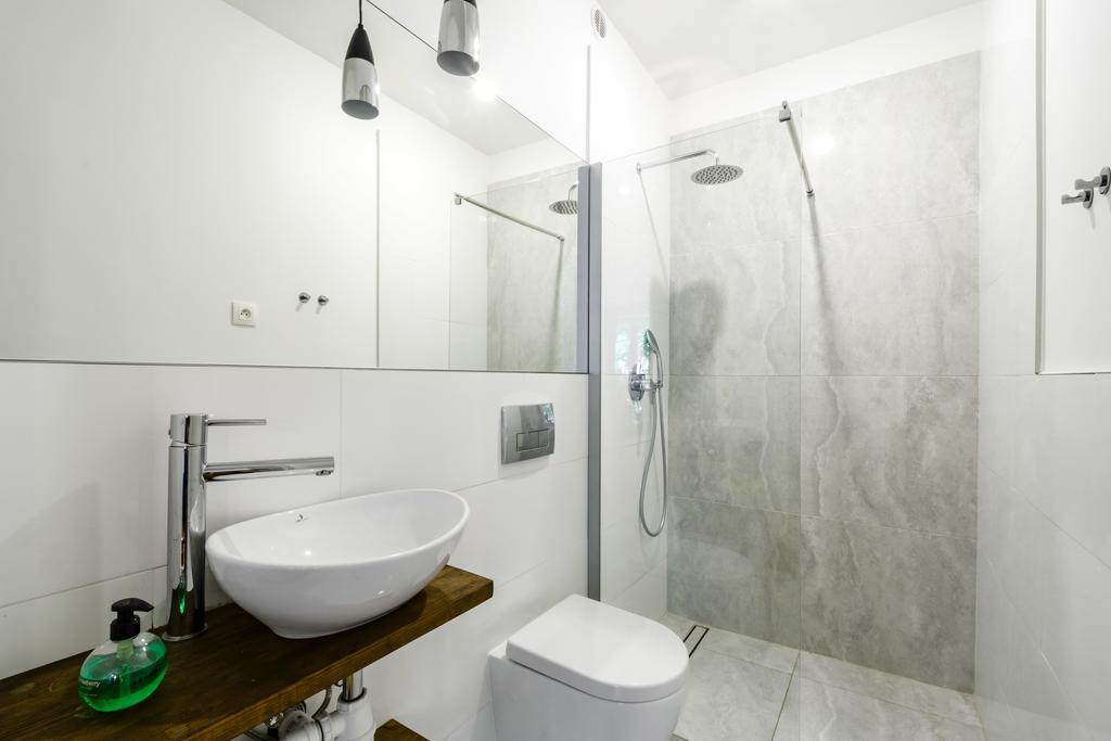 Station Apartment *