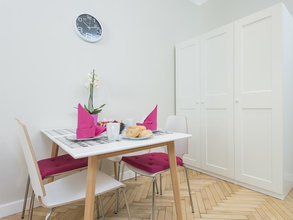 Apartment Delightful New Town Square