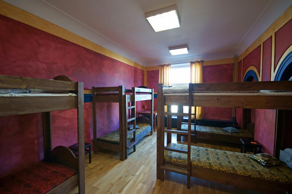 Hostel El *