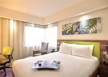 Hotel Hampton By Hilton Airport