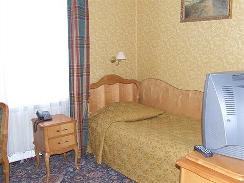 Dedek Park - Historyczny Dworek W Pieknym Parku Skaryszewskim Obok Stadionu Narodowego Aparthotel 3*