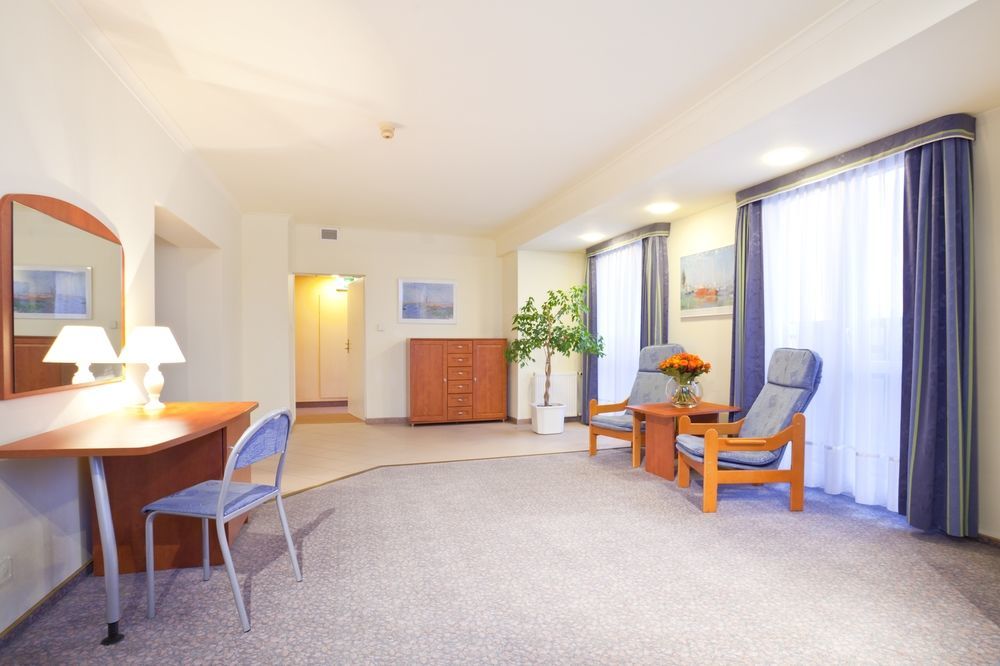 Belwederski 3* Warsaw