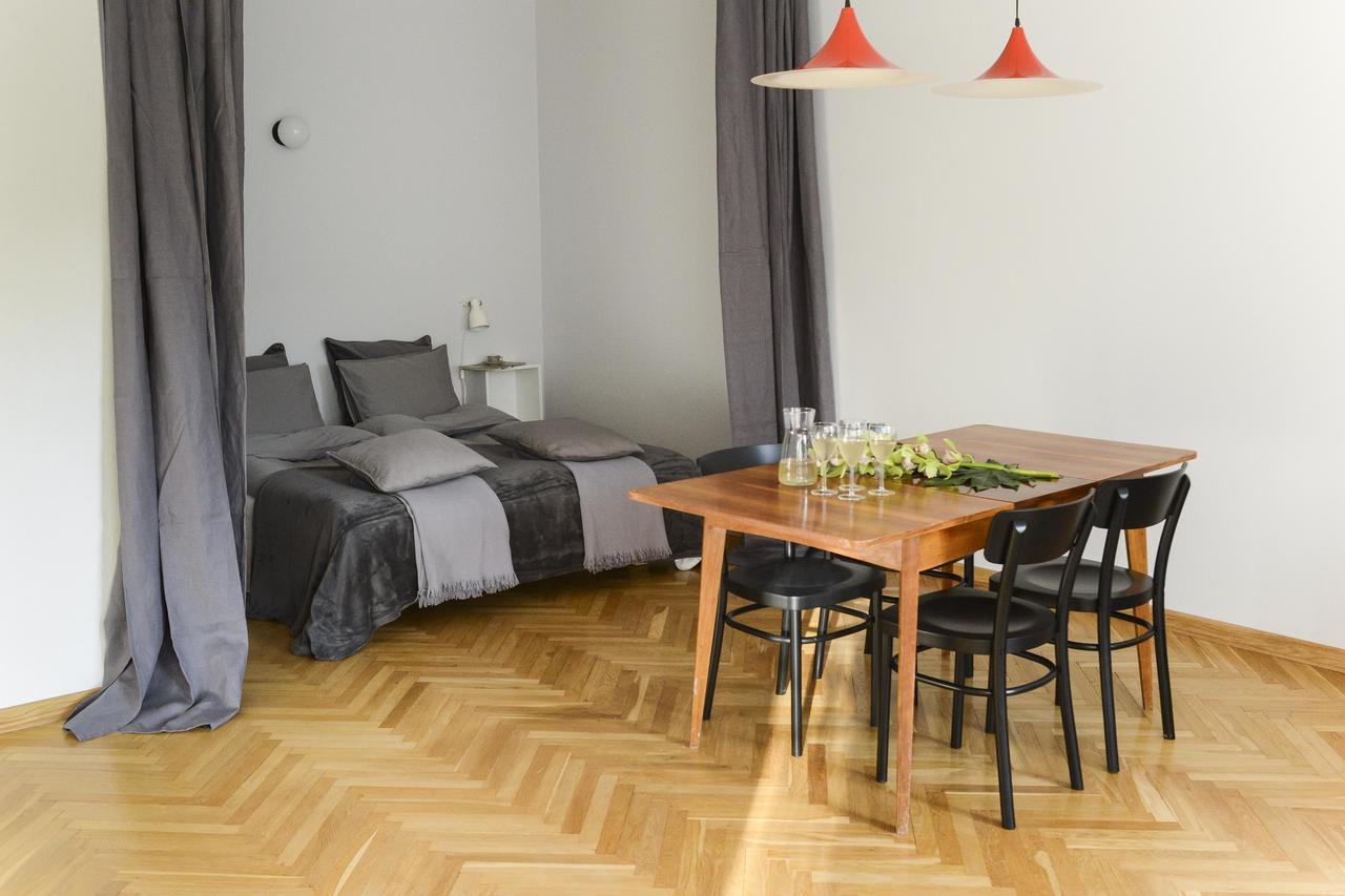 Designers In The Old Town Apartment