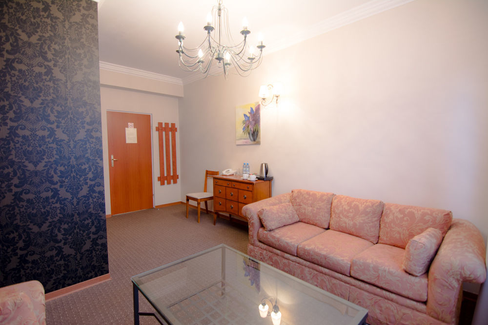 Centrum Konferencyjno-Apartamentowe Mrówka 3*