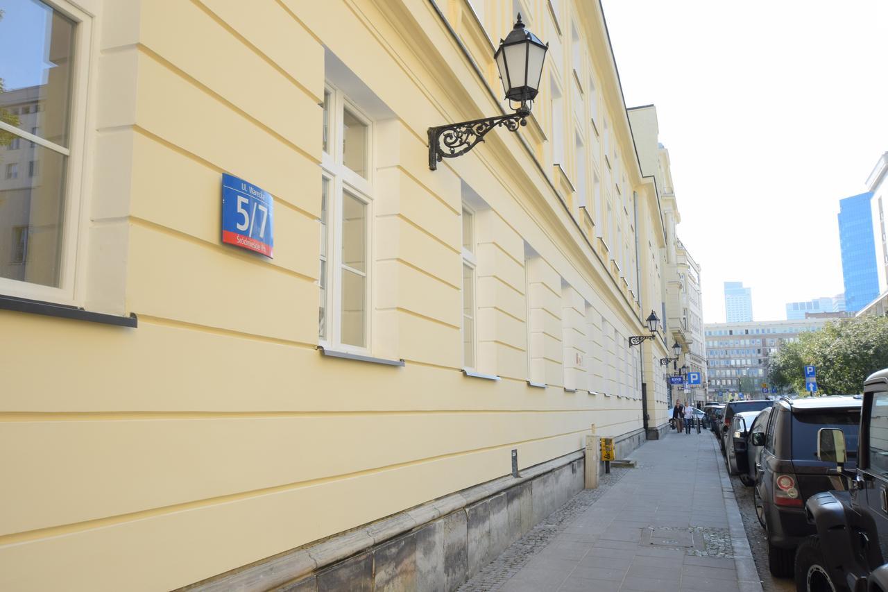 Elegant Promenade * Warsaw