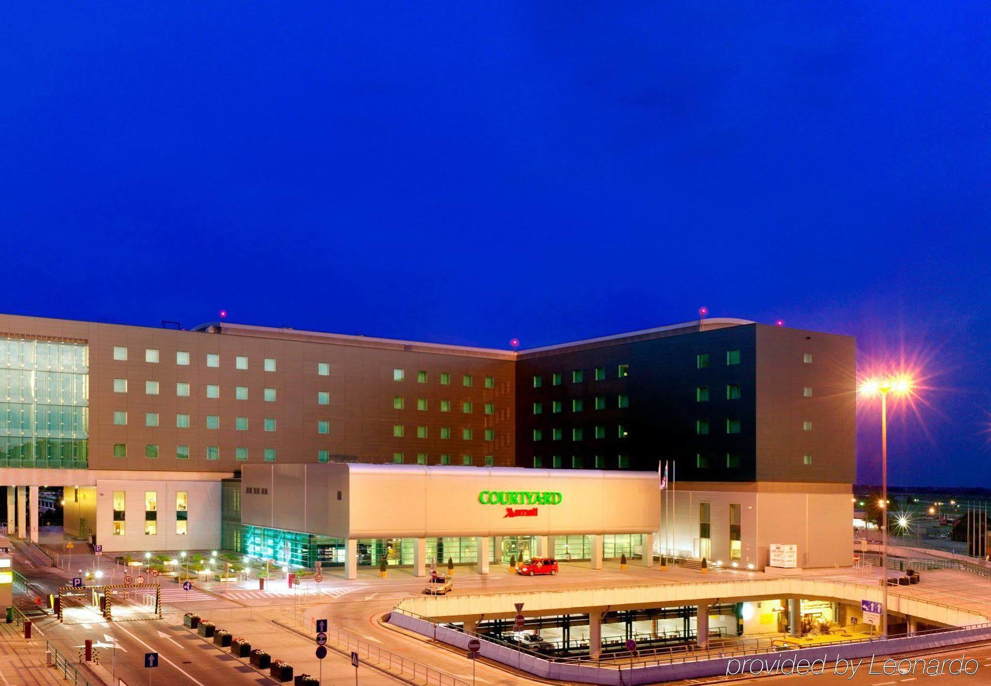 Courtyard By Marriott Airport Hotel Warsaw