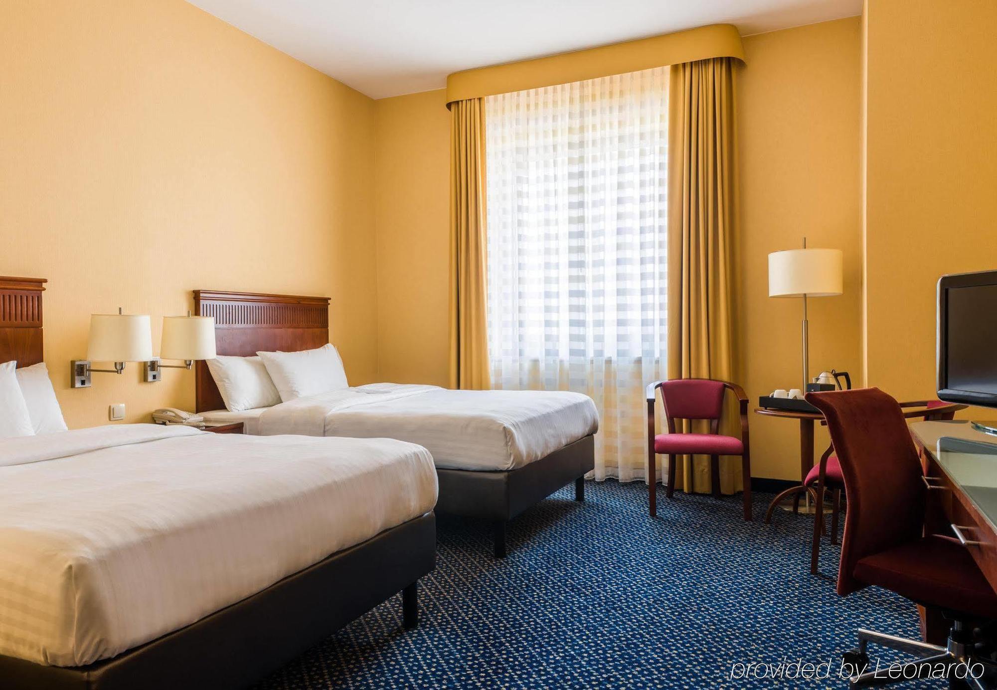 Hotel Courtyard By Marriott Airport